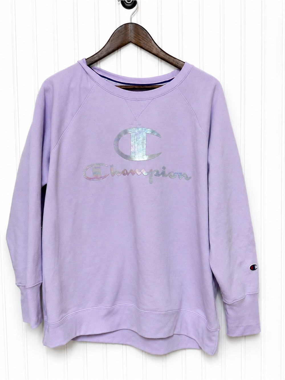 Champion Women's Iridescent Crewneck Sweatshirt Size 1X Purple Lilac Logo
*Flaw*